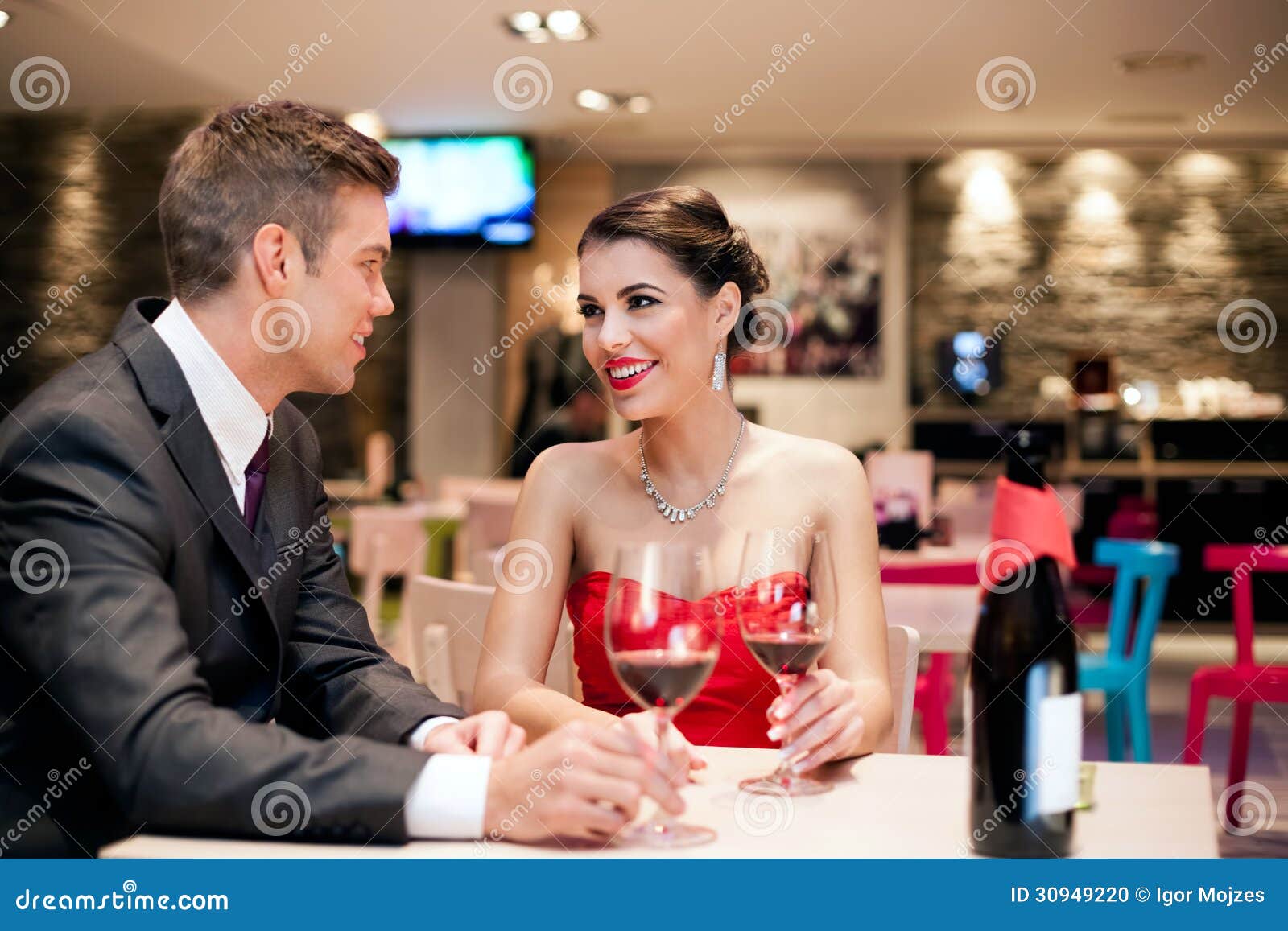 Feelflame Testimonial: Is It Beneficial To Date Online?
